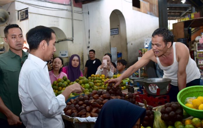 Kunjungi Pasar Gede Solo Belanja Buah Hingga Ulekan BINTANGPLUS